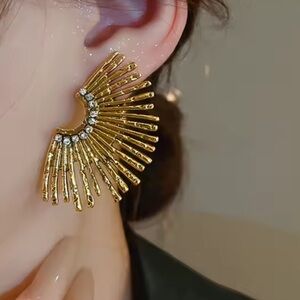 Sun unique sun Gold Fan-Shaped Earrings
